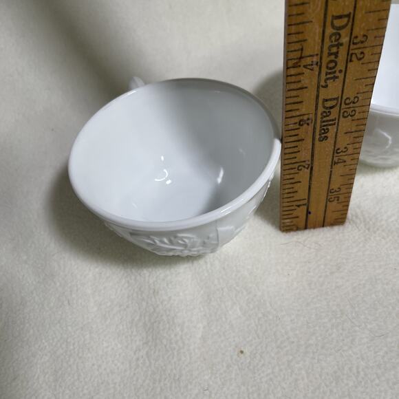 Vintage Indiana Glass Colony Harvest Grape Pattern Milk Glass Cups- Set Of 4 - Picture 8 of 8